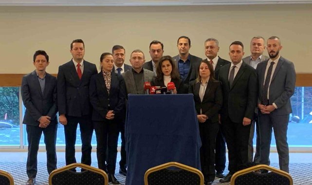 İYİ Parti yönetiminden 16 kişi "Kral Çıplak, Akşener timsah gözyaşı döküyor" diyerek istifa etti
