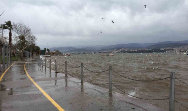 İzmit Körfezi'nde fırtına