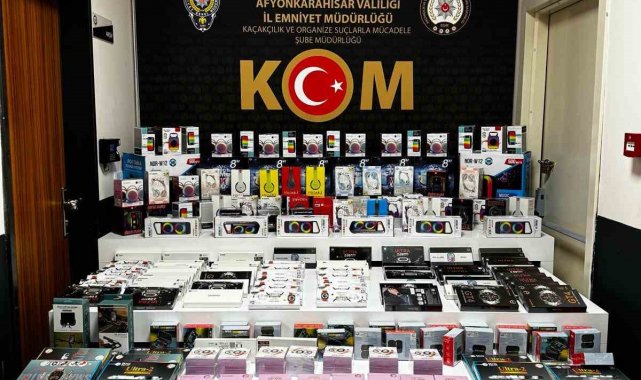 Kaçak telefon kılıfı ve elektronik ürünler ele geçirildi