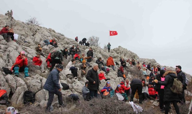 Kar şenliğinde dağda kar bulamadılar