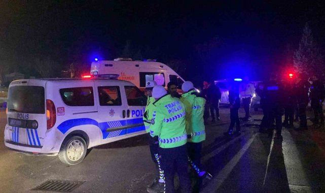 Karaman'da polis aracı ile otomobil çarpıştı: 1'i polis 4 yaralı