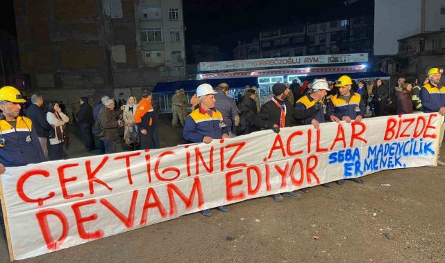 Karamanlı madenciler depremin yıl dönümünde deprem bölgesinde