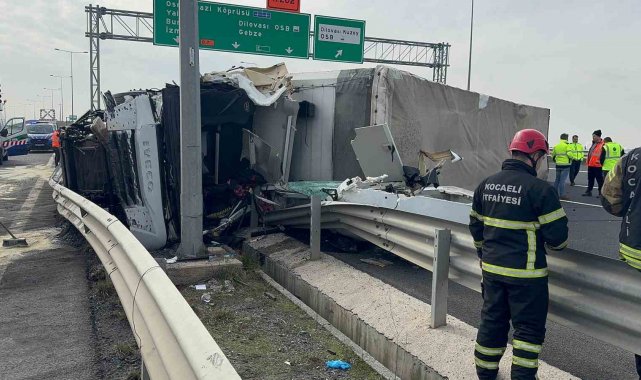 Kazada ağır yaralanan tır sürücüsü hayatını kaybetti
