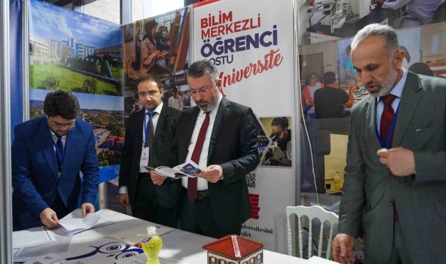 KBÜ Rektörü Kırışık "Marmara Kariyer Fuarı"na katıldı
