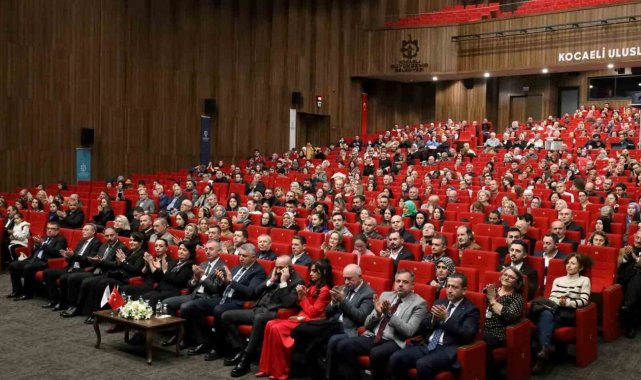 Kocaelililer Dr. Sadık Ahmet'in hayat hikayesini izledi