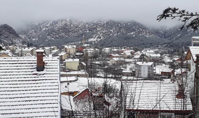 Konya'nın üç ilçesi beyaza büründü