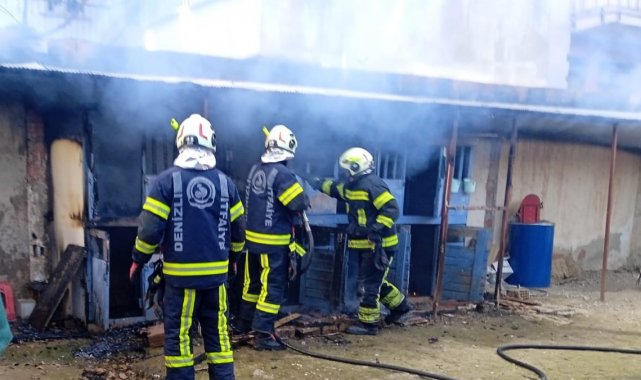 Kümesteki hayvanları yoldan geçen vatandaşların dikkati kurtardı