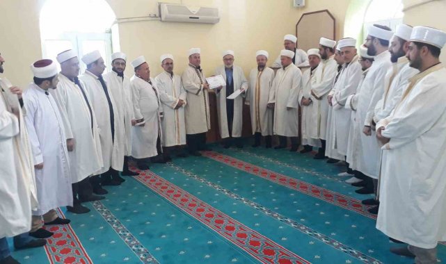 Kursu başarı ile bitiren din görevlilerine belgeleri verildi