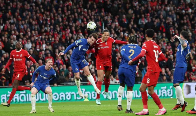 Liverpool, 118'de Van Dijk ile kupaya uzandı