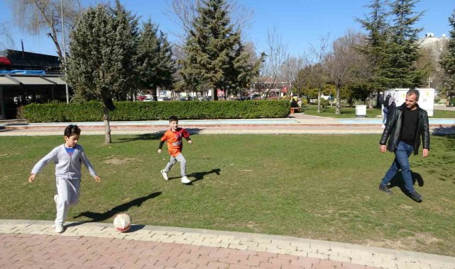 Malatya'da güzel hava "kışı" unutturdu