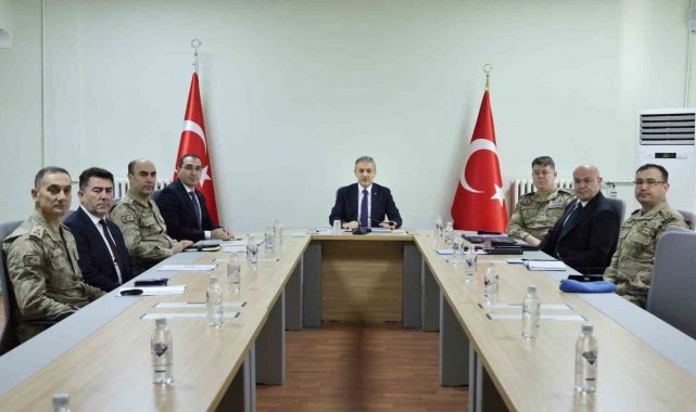 Mardin Valisi Akkoyun, Midyat'ta asayiş ve güvenlik toplantısına katıldı