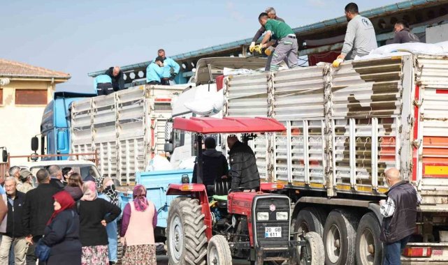 Merkezefendi Belediyesi süt üreticilerine 100 ton yem desteği verdi