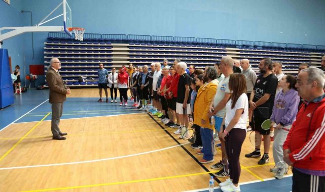 MEÜ, 'Cumhuriyetin 100. Yılı Veteranlar Badminton Turnuvası' düzenledi