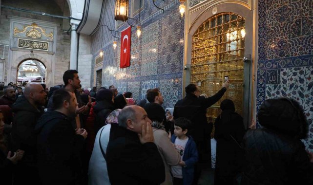 Miraç Kandili Eyüp Sultan'da dualarla ihya edildi