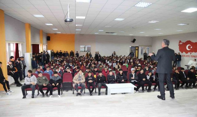 Öğrenciler terörle mücadele konusunda bilgilendirildi