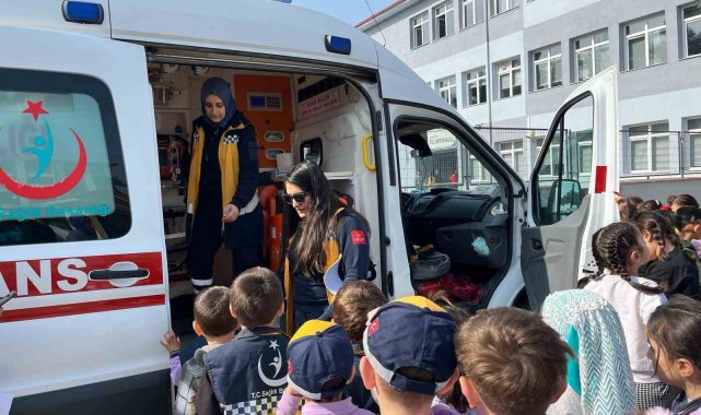 Öğrencilere ambulans tanıtıldı