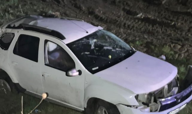 Otomobil sürücüsü direksiyon hakimiyetini kaybetti: 2 ölü, 1 yaralı