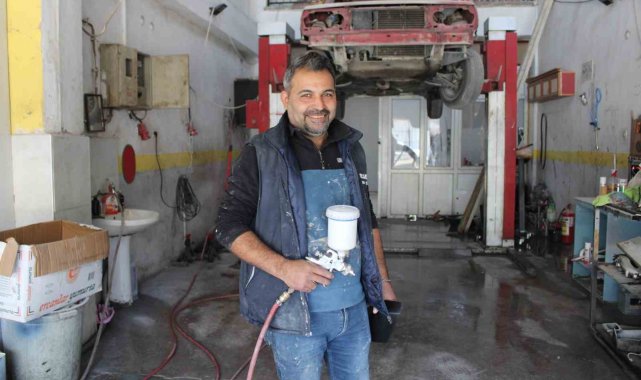 Otomobil tutkunları esnafın yüzünü güldürüyor
