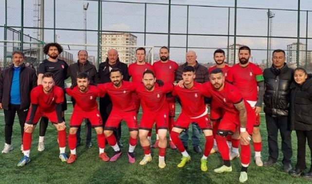 Özvatanspor şampiyonluğa çıkıyor