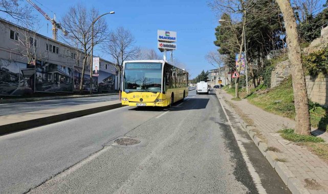 Sarıyer'de kazadan kaçarken ters yöne giren İETT otobüsü hafif ticari araçla kafa kafaya çarpıştı