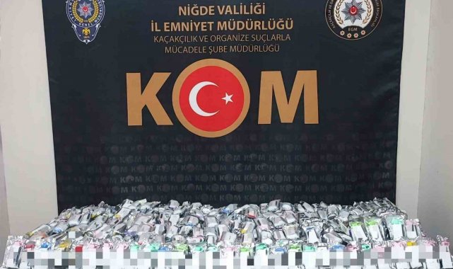 Sigara kaçakçıları polisten kaçamadı