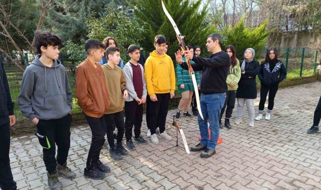 Siirt'te gezi spor aracı ve eğitmenler öğrencilerle buluşuyor