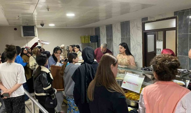 Şırnak'ta üniversiteli öğrencilere yöresel yemekler ikram edildi