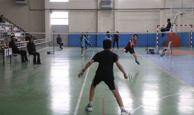 Sivas'ta badminton rüzgarı esti