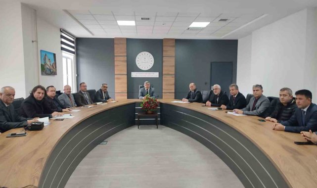 Sünnetci, spor salonu olan okul müdürleri ile görüştü