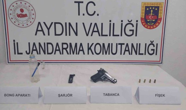 Şüpheli şahısların üzerinde tabanca ele geçirildi