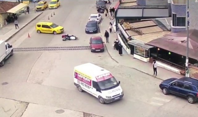 Taksiye çarpan motosikletin devrilme anları kamerada