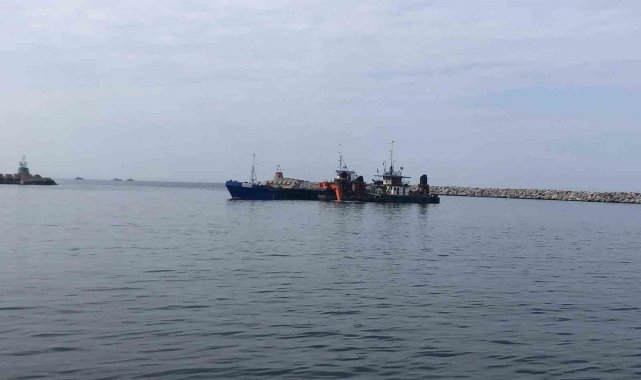 Tarak gemisi limandaki temizlik çalışmalarını sürdürdü