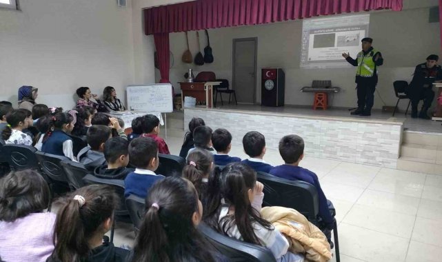 Tokat Jandarması, küçük yol kullanıcılarını bilinçlendiriyor