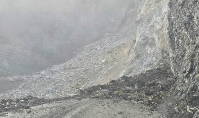 Türkeli'de köy grup yolu ulaşıma kapatıldı
