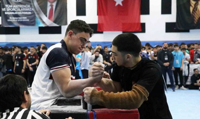 Türkiye Bilek Güreş Şampiyonası heyecanı Samsun'da yaşanıyor