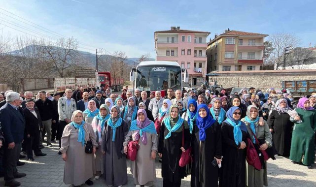 Umre için kutsal topraklara giden kafile dualarla uğurlandı