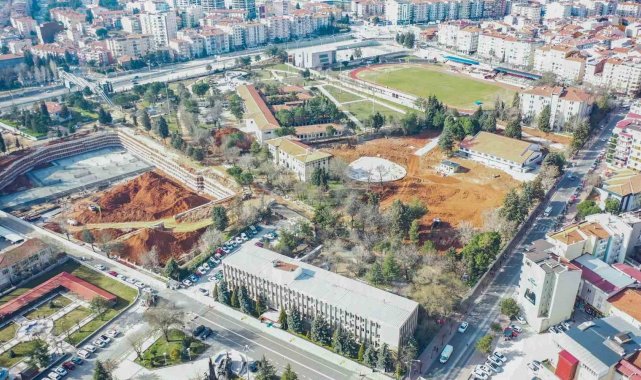 Uşak Millet Bahçesi'nin 2. etabı hız kesmeden devam ediyor