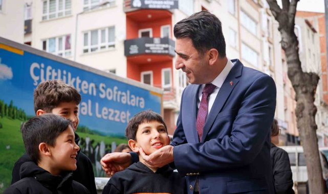 Vali Aygöl halk ile buluşarak güzel havanın tadını çıkarttı
