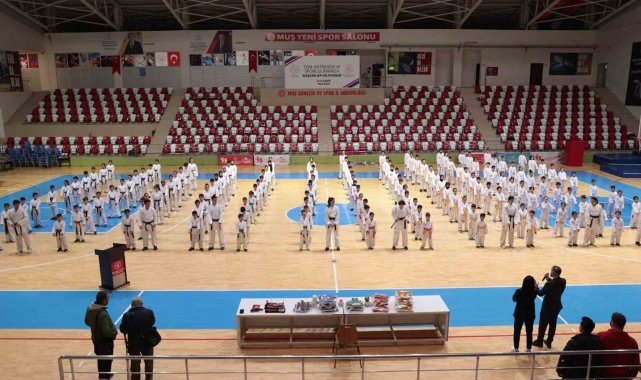Vali Çakır: "Spor kulüplerine 7,5 milyon TL destek verdik"