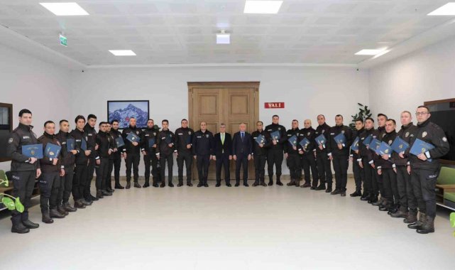 Vali Çelik'ten mahalle bekçilerine teşekkür belgesi