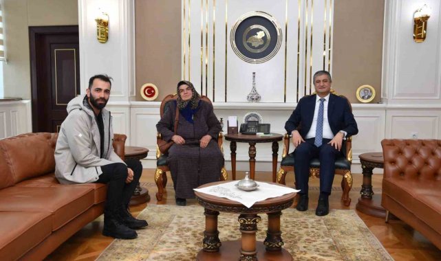 Vali Yavuz, şehit ailesini ağırladı