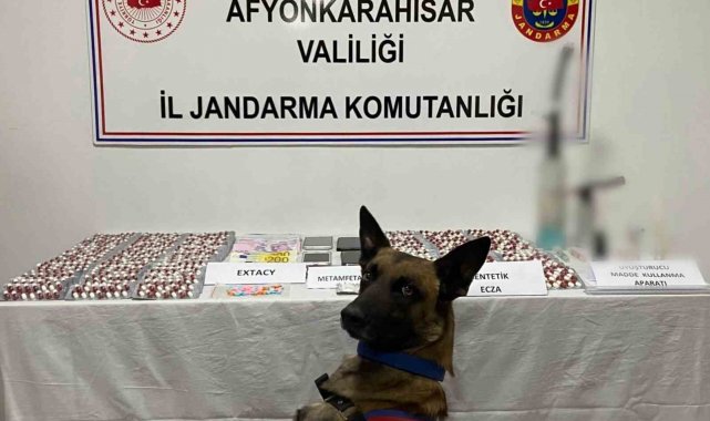 Zehir tacirlerini jandarma yakaladı