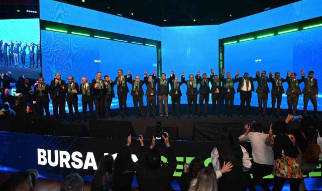 Alinur Aktaş "Şimdi dönüşüm zamanı" diyerek yeni projelerini açıkladı