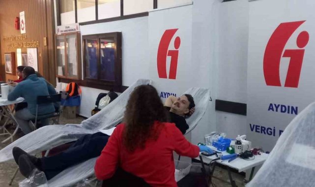 Aydın'da vergi ödemeye gelenler kan bağışı yapıyor
