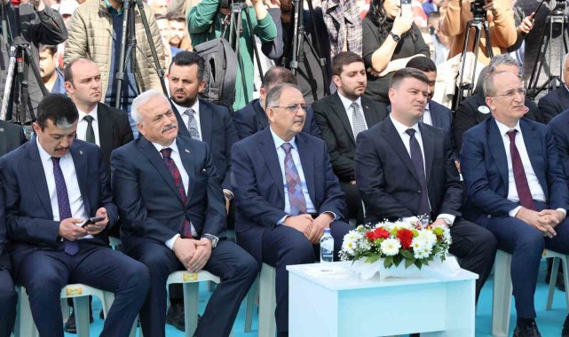 Bakan Özhaseki: "Türkiye'nin her tarafında kentsel dönüşümü destekliyorum"