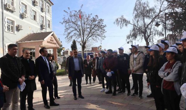 Besnili öğrenciler kültür gezisinde