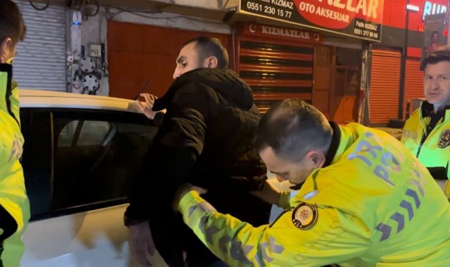 Böyle kovalamaca görülmedi...Polisi görünce geri vitese taktı, son sürat kaçmaya çalıştı