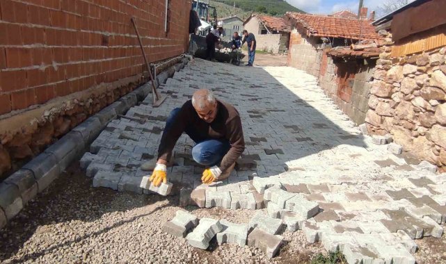 Burhaniye genelinde yol çalışmaları sürüyor