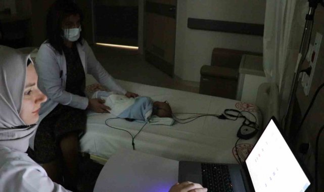 Erken tanıyla işitme kaybını engel olmaktan çıkarıyorlar