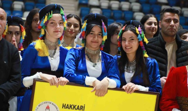 Hakkari'de "Kulüpler Arası Halk Oyunları Yarışması" yapıldı
